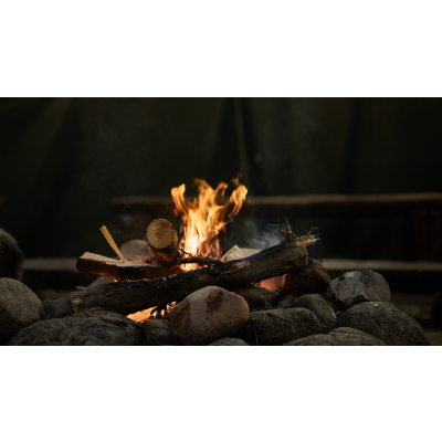 Feuermachen in der Wildnis: Traditionelle Methoden und moderne Hilfsmittel - 